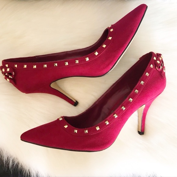 Elle ⚜️ Gold Studded Red Sueded Pumps - Picture 1 of 10